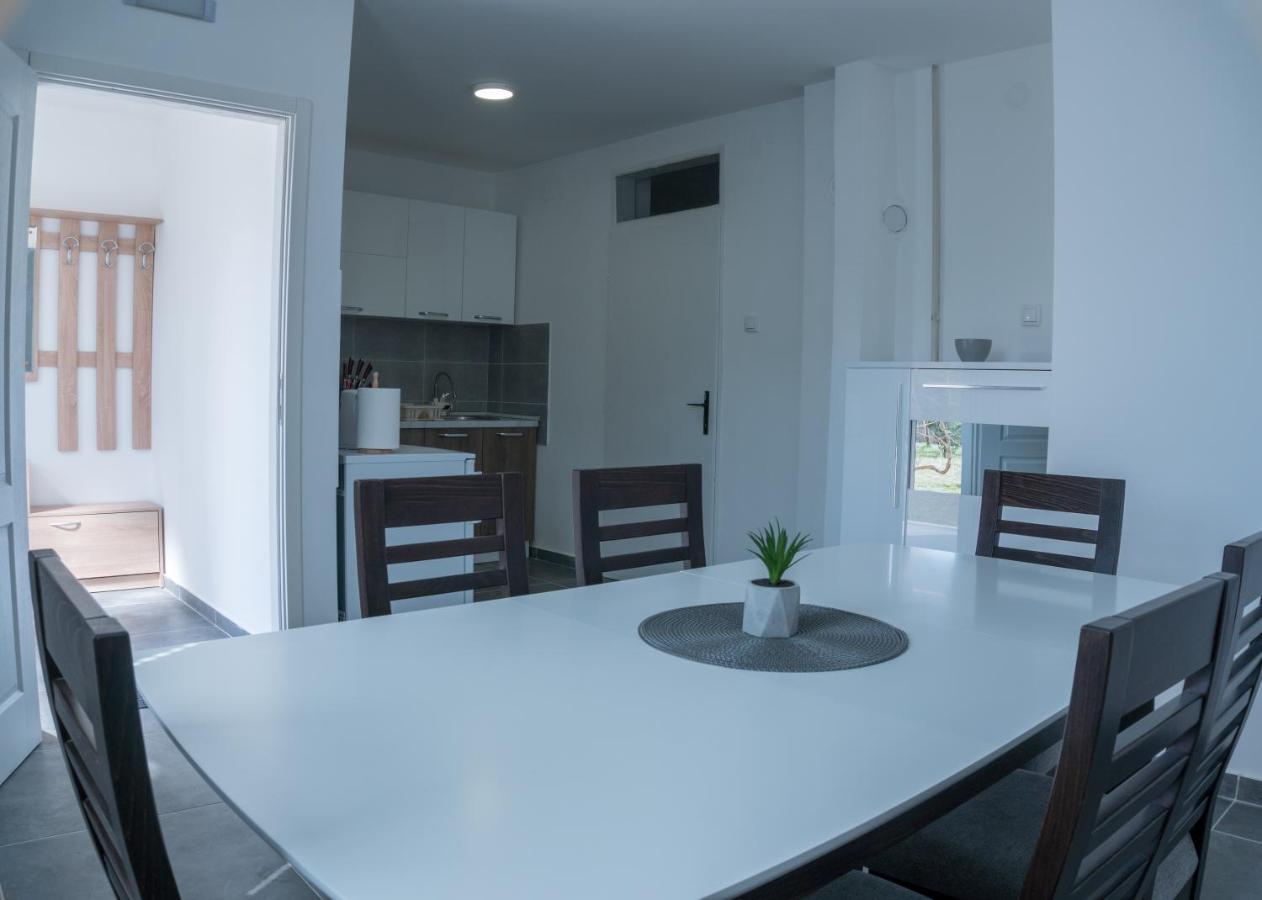 Gerardus Apartmani Vrsac Esterno foto